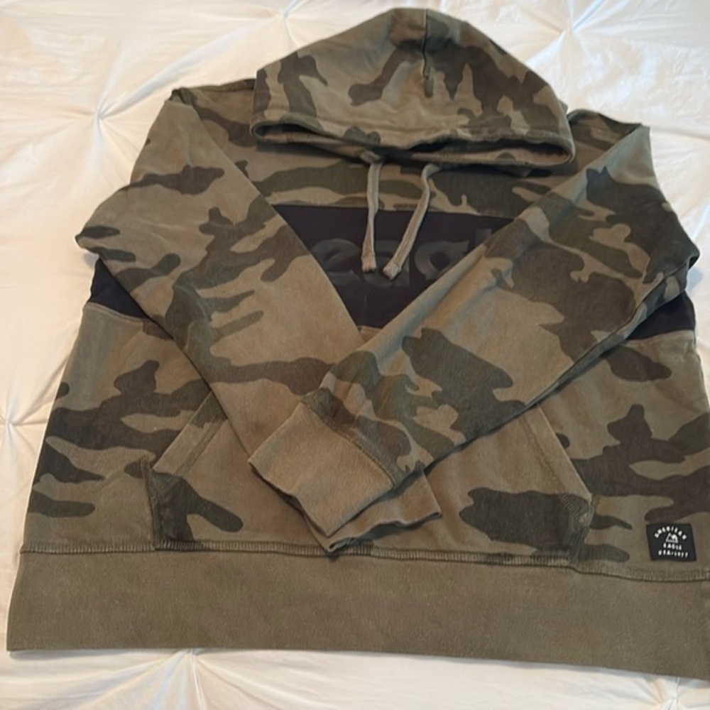 American Eagle hoodie size medium‎ Camo with front pockets army green